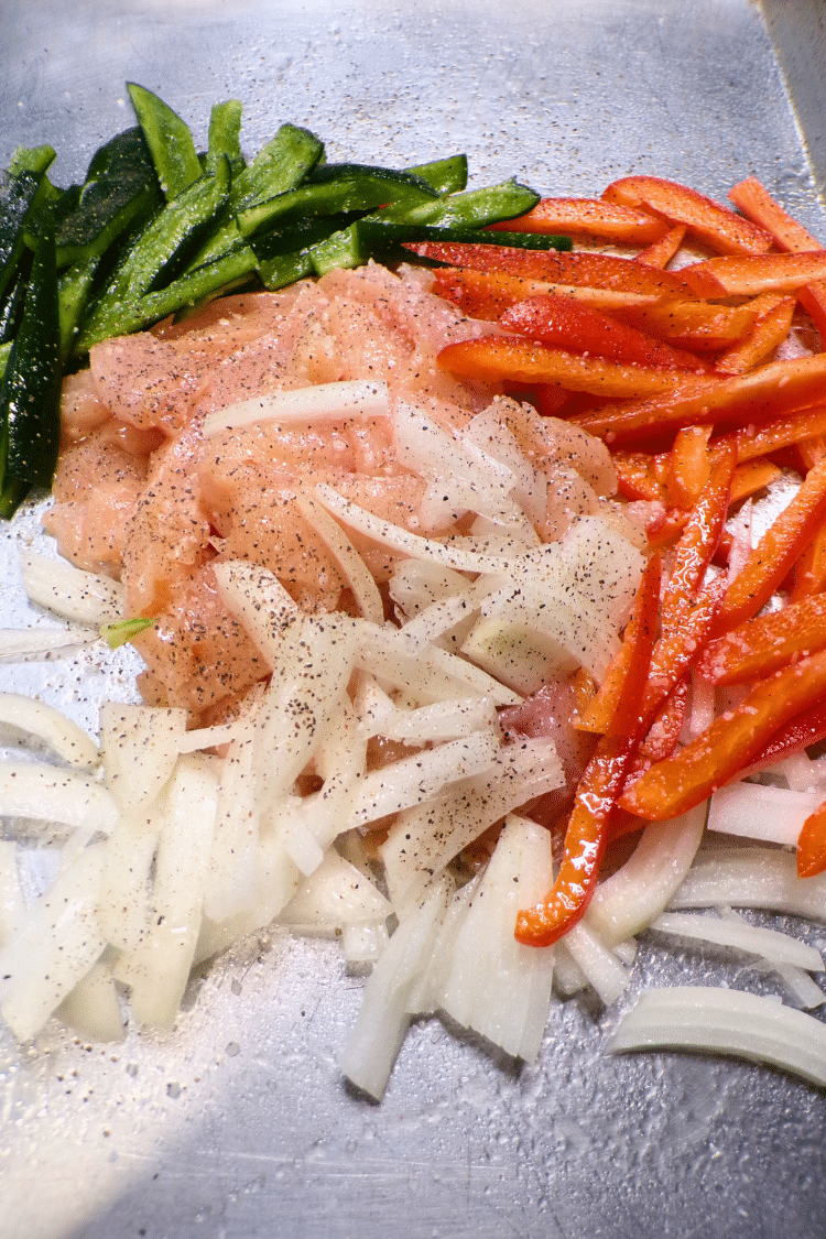 Низкоуглеводный цыпленок по-филадельфийски на противне - фото 2