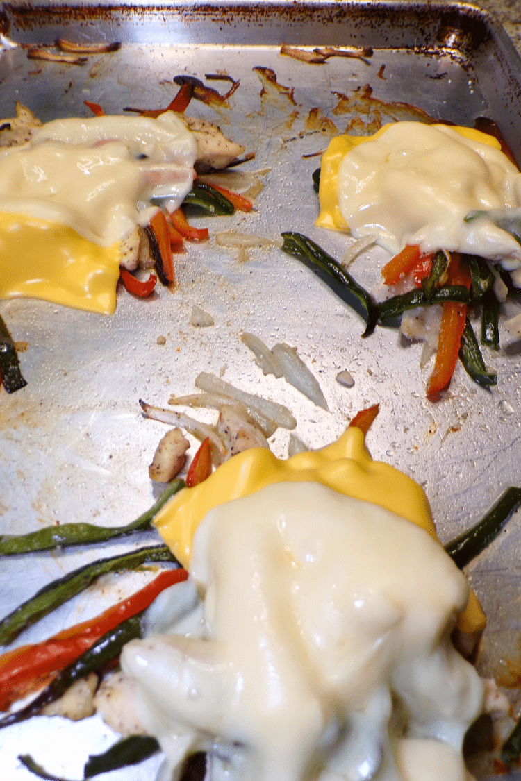 Низкоуглеводный цыпленок по-филадельфийски на противне - фото 3