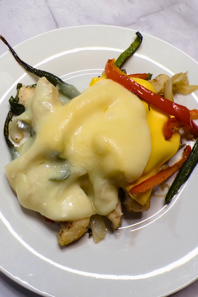 Низкоуглеводный цыпленок по-филадельфийски на противне - фото 5