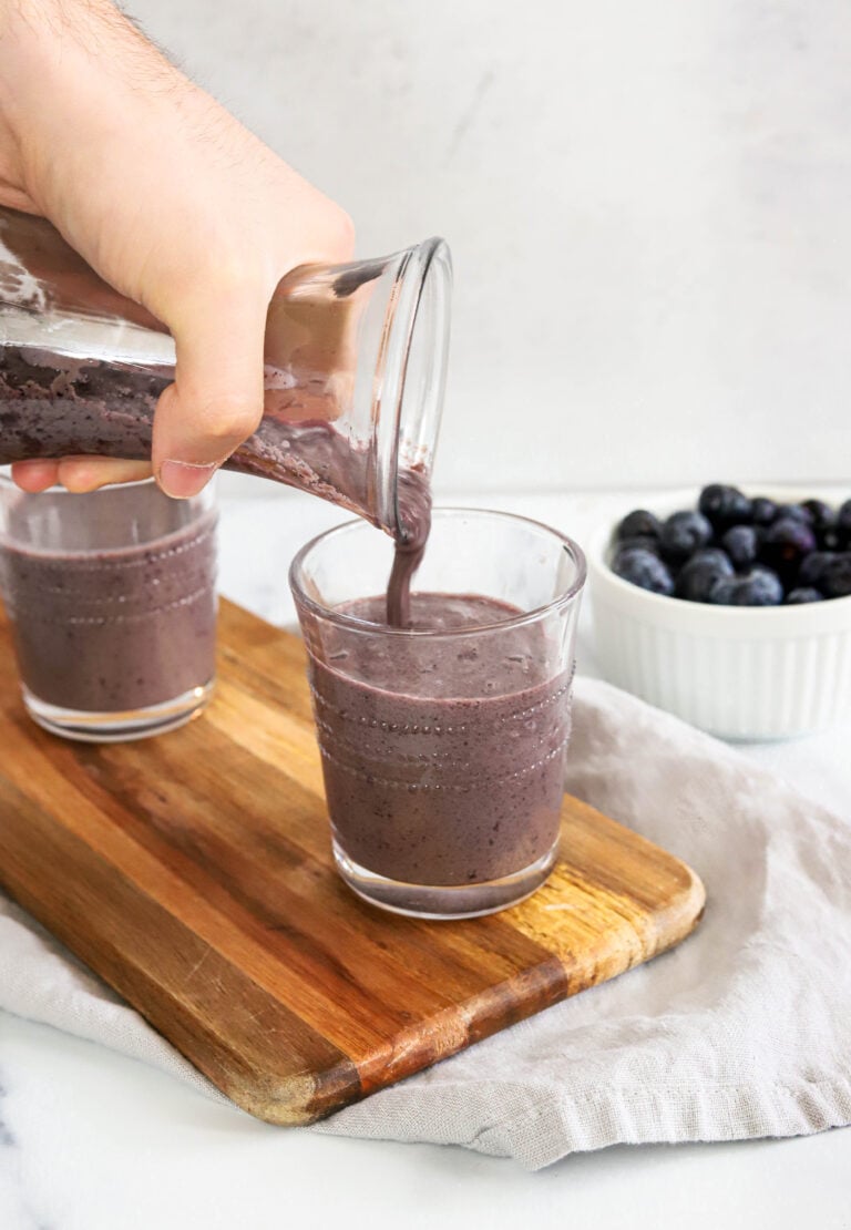 This yummy smoothie makes a great, quick  easy breakfast!