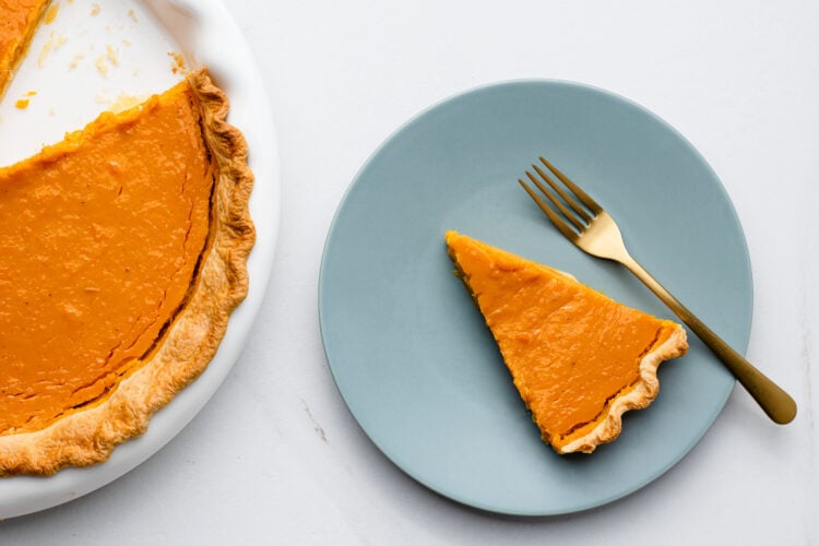 Dairy-Free Pumpkin Pie with Coconut Milk
