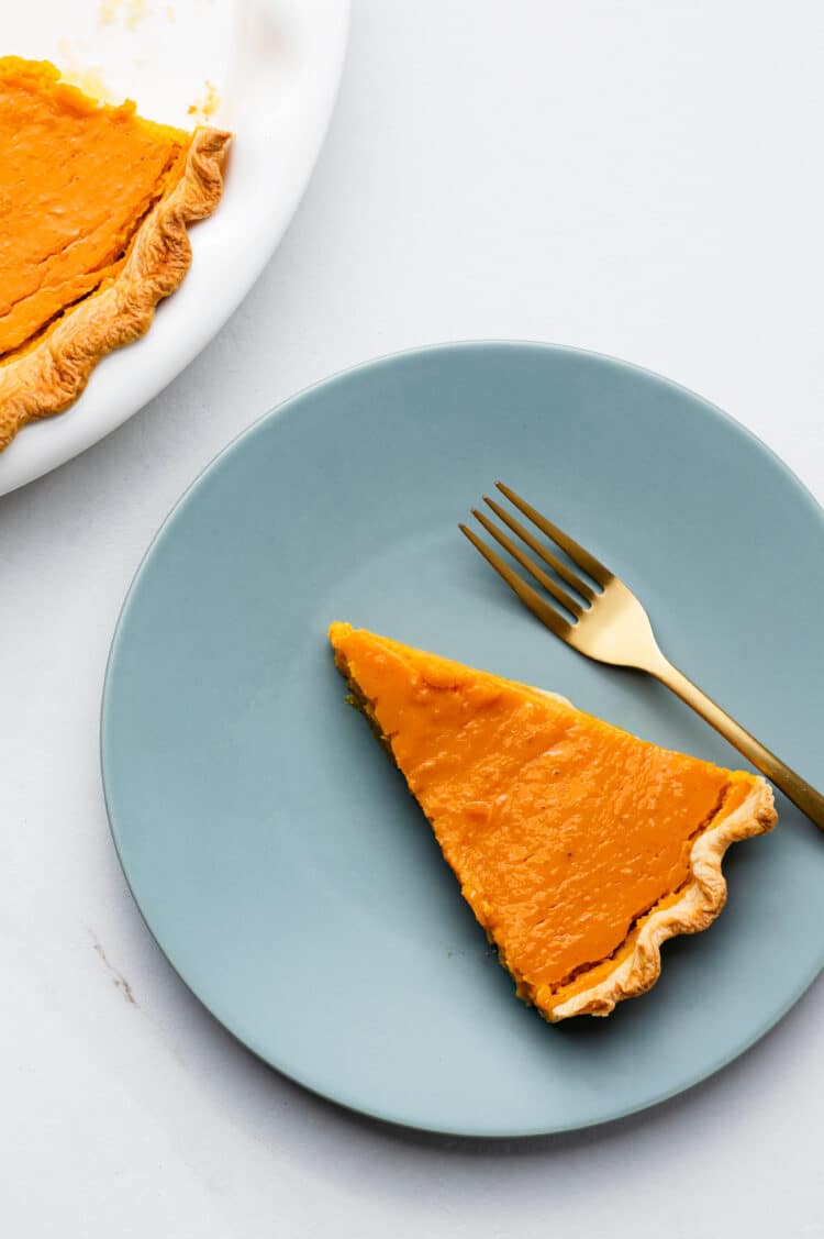 this healthy and delicious pumpkin pie is dairy-free but tastes just as good as classic recipes.