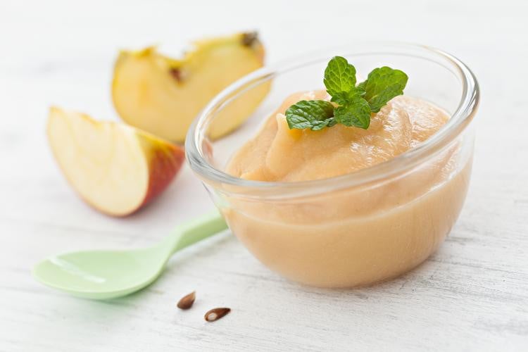 Easy applesauce recipe your kids will love. 