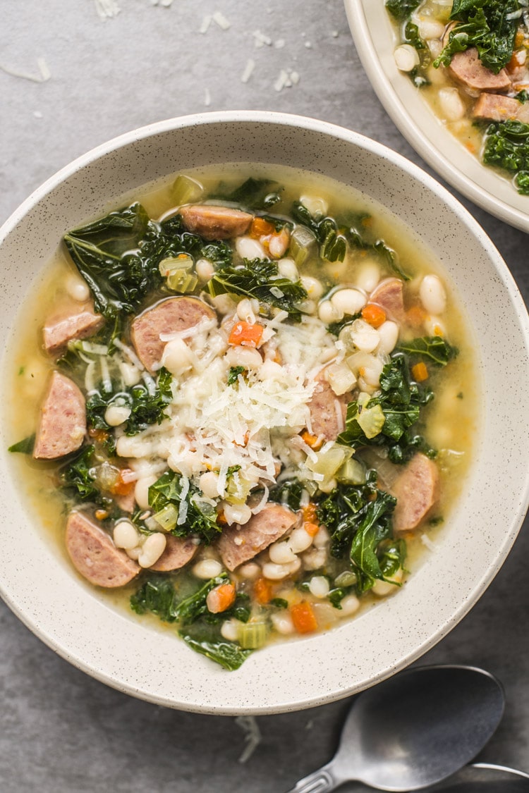 Сытное рагу с колбасой и капустой кале в мультиварке - фото 2