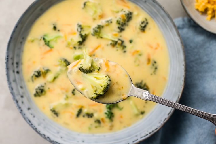 Slow Cooker Broccoli and Cheddar Soup