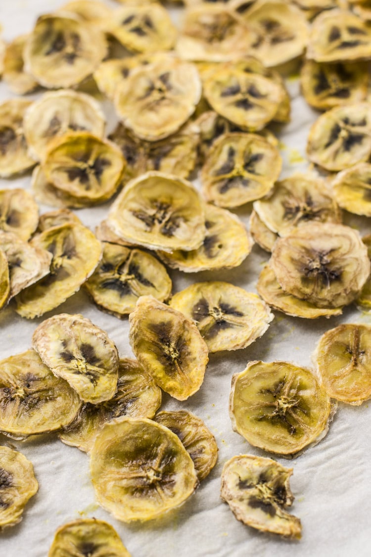 Полезные банановые чипсы в домашней духовке - фото 2